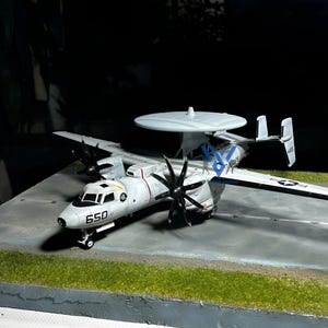E-2C Hawkeye US Navy 1:48 Kinetic, Customize the decals and the number - Built and Painted