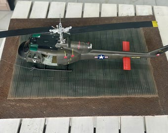 ダイキャスト 米軍 UH-1H 軍用戦闘ヘリコプター 合金モデル 1:48
