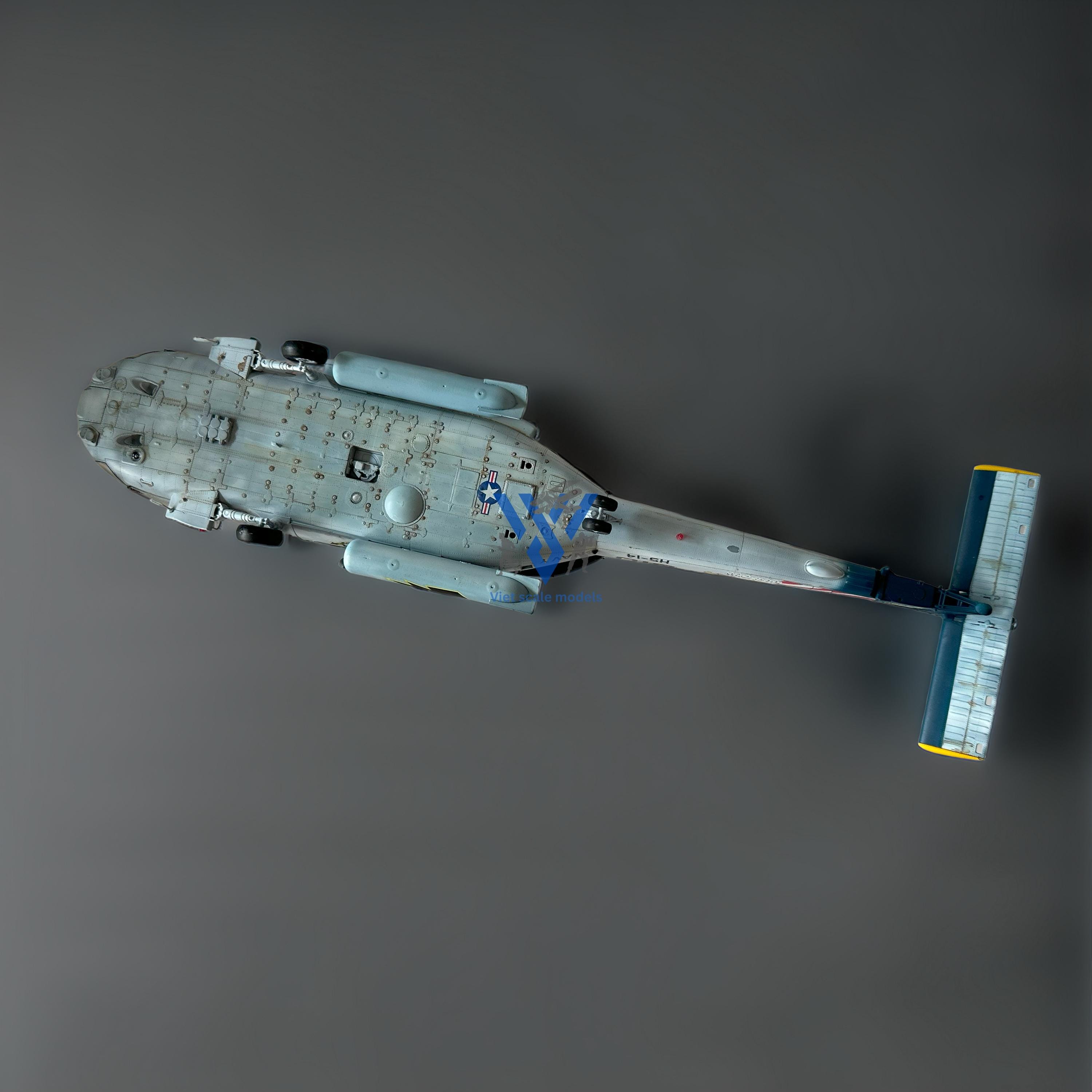 SH-60F Oceanhawk Helicopter Model 1:35, Kitty Hawk - Finished