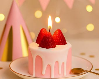Vela pequeña con forma de pastel de postre • Vela de pastel de fresa • Vela en tonos pastel • Detalle • Vela hecha a mano, regalo único, decoración para el hogar o fiestas