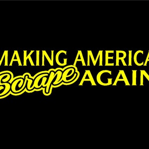 Puede incluir: Texto amarillo sobre fondo negro que dice "Making America Scrape Again".