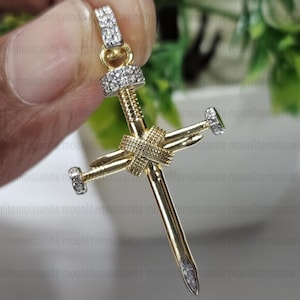 Pendentif croix en moissanite D/VVS1 : or multicolore 10 carats/14 carats, 0,20 carat