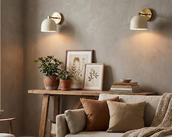 Aplique de pared con cúpula de latón / Iluminación escandinava moderna de mediados de siglo