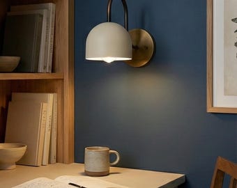 Aplique de pared moderno de latón con forma de cúpula para dormitorio, pasillo, oficina y tocador.