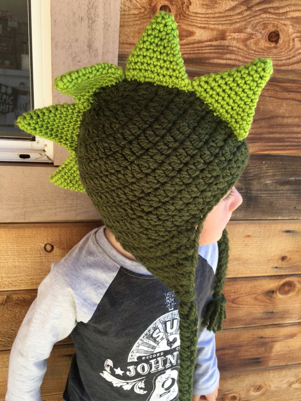 dinosaur with mohawk on head