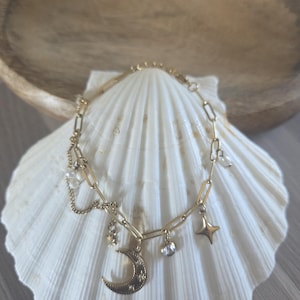 Gold-plated stainless steel bracelet. Women&#39;s jewelry.