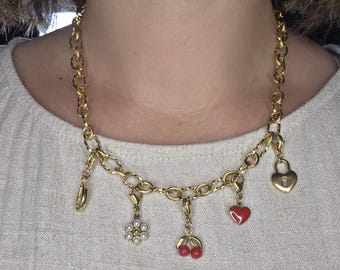 Damesketting van roestvrij staal met bedeltjes, trendy sieraden voor een lage prijs.