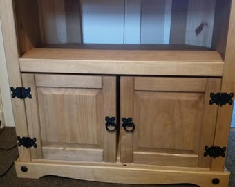 Rustic Corner TV Cabinet – 2 Door Distressed Waxed Pine TV Stand, Wooden Corner Unit, Traditional Country Home Furniture