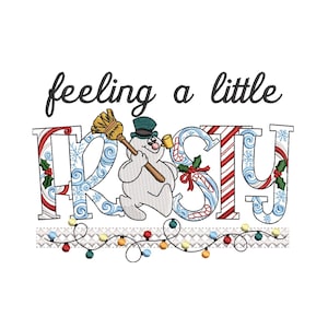 Peut inclure: Graphique blanc avec l'inscription "feeling a little frosty" en script noir au-dessus du mot "frosty" dans une police décorative. Les lettres "frosty" sont décorées de cannes en sucre, de flocons de neige et de houx. Un bonhomme de neige avec un balai est au centre.