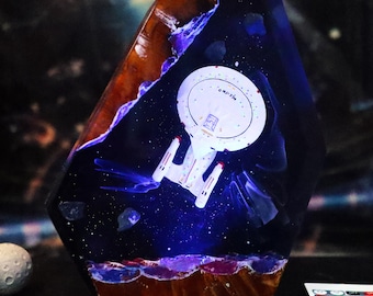 NCC-1701-D Enterprise - Epoxihartslampa, Handgjord Enterprise D-rymdskepp, Sci-Fi LED-lampa, Rymdrumsdekor, Mors dag-present, Present till pappa