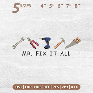 Può includere: Un ricamo con vari strumenti: una chiave inglese, delle pinze, un trapano, un martello e una sega. Il testo "MR. FIX IT ALL" è sotto. Sopra gli strumenti ci sono le misure: 10 cm, 13 cm, 15 cm, 18 cm e 20 cm.