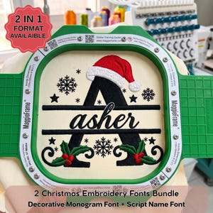 Peut inclure: Un cadre à broder MaggieFrame vert contenant un tissu crème avec une lettre A noire brodée, le nom asher en écriture cursive, un bonnet de Père Noël rouge et blanc, des flocons noirs et du houx. Le cadre indique 100x120mm.