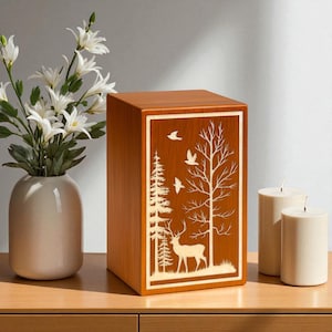 Urna de madera con forma de ciervo y escena forestal de resina blanca – Caja de cremación artesanal para cenizas – Urna conmemorativa de vida silvestre – Homenaje inspirado en la naturaleza