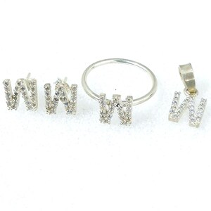 Conjunto de anillo, pendientes y colgante de diamantes hechos a mano. Hermoso conjunto de joyas con la letra "y". Joyería personalizada con inicial en plata de ley 925.