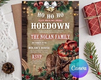 Könnte beinhalten: Festliche Hoedown-Einladung mit Cowboy-Stiefeln, einem roten Cowboyhut und Weihnachtsdekorationen. Die Einladung enthält den Text "HO HO HO", "The Nolan Family" und RSVP-Informationen. Das Design hat einen rustikalen Holzuntergrund.