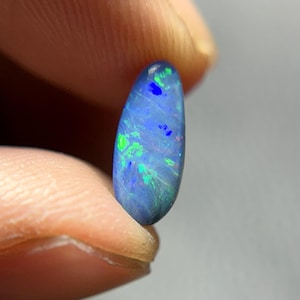 Australischer Doublette-Opal, 2 Karat, Größe 12x5x4 mm Ausgefallene Form
