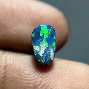 Australischer Doublette Opal, 2 Karat, Größe 10x6x3 MM Fancy Form