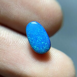 Australischer Doublette Opal, 2 Karat, Größe 10x5x4 MM Fancy Form