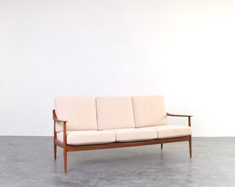 Mid-Century Teak Sofa from Knoll Antimott, 1960s.