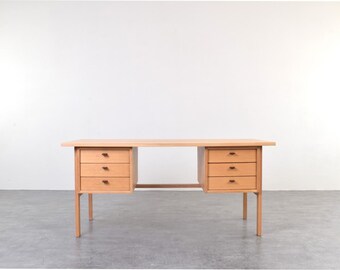 Mid-Century Oak Desk by Svend Åge Madsen for Sigurd Hansen, 1960s.