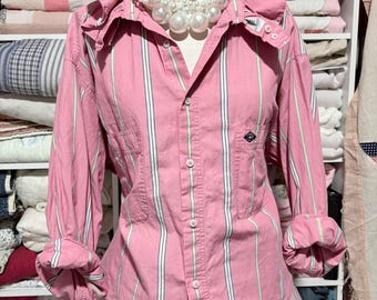 Upcycled Button Down Rüschenkragen Bluse Umgenutztes Herrenhemd Preppy Slow Fashion Top Einzigartiger moderner Preppy Ralph Lauren