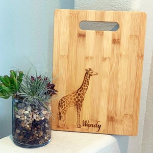 Personalized Custom Giraffe Cutting Board Housewarming gift Closing Gift Chopping Board Kid Friendly Bamboo Cutting Board Kid Gift Chef Gift