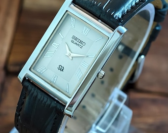 Reloj Seiko Tank de cuarzo vintage / Reloj de vestir unisex rectangular delgado / Reloj con esfera blanca texturizada plateada y números romanos