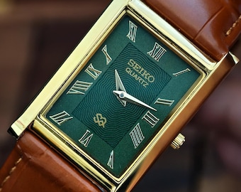 Reloj de pulsera vintage Seiko de cuarzo Slim Tank con esfera verde con números romanos y baño de oro para hombre