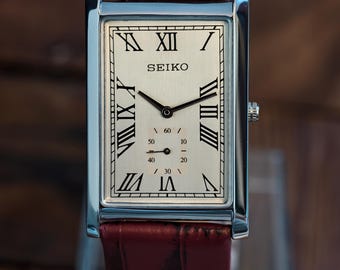 Orologio da polso vintage Seiko rettangolare con quadrante romano – Quadrante argentato, piccoli secondi, cinturino in pelle di coccodrillo color ciliegia. Regalo ideale per papà, marito o lei.
