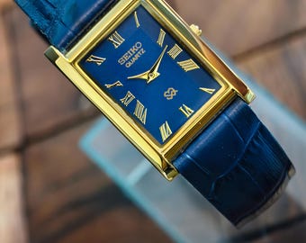 Reloj de pulsera Seiko Slim Quartz rectangular vintage con esfera azul y correa de cuero – Números romanos para hombre