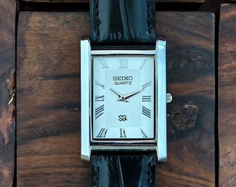 Reloj clásico Seiko Tank Quartz vintage / Reloj de vestir rectangular delgado / Reloj de pulsera para hombre con esfera blanca y números romanos
