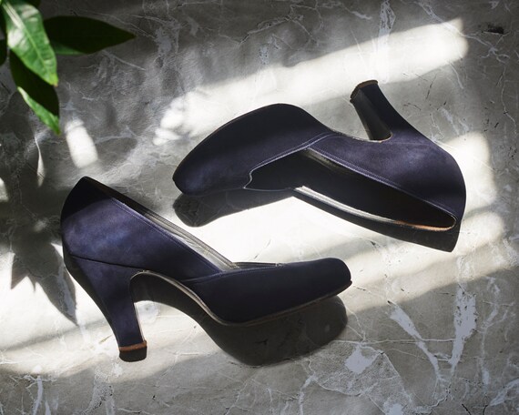 Pompe de daim Bleu nuit des années 1940 | De La Mode
Pompe de daim Bleu nuit nuit nuit des années 1940 | De La Mode
52b8bc