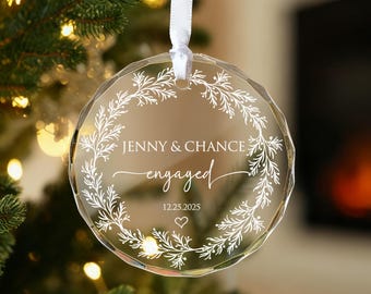 Décoration de fiançailles de Noël personnalisée, décoration de fiançailles de Noël, souvenir de mariage personnalisé, cadeau de notre premier Noël pour jeunes mariés