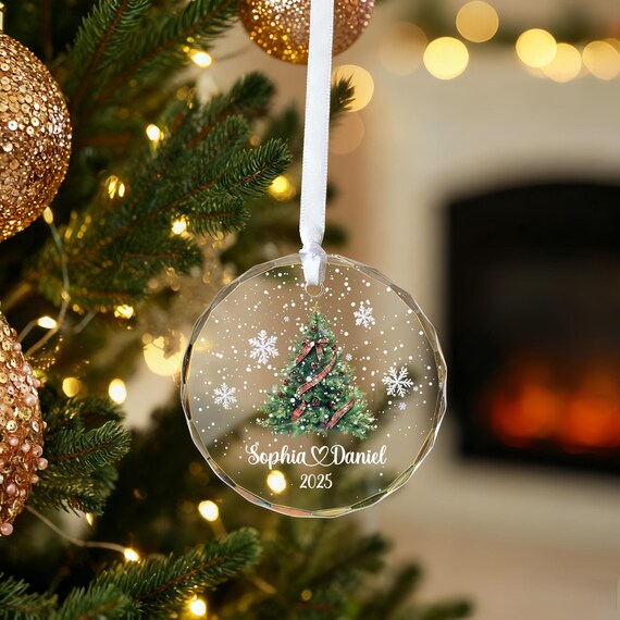 Personalisierte Weihnachtsbaumschmuck, 2025 Paar Weihnachtsverzierung, Glas Schneeflocke Feiertags-Andenken, Hochzeit Ornamente, Brautpaar Geschenke