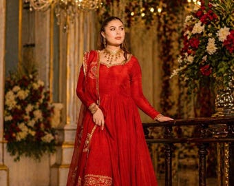 パキスタンのアナールカリガウン、女性用デザイナーパーティウェア衣装、サルワールスーツ、女性用ウェディングドレスサルワールセット、赤いシルクのウェディングパーティ