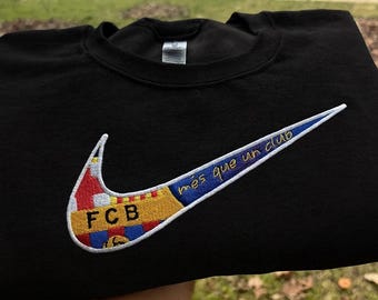 Barcelona-Inspired Embroidered Sweatshirt – Custom City Colors Crewneck (Black version)
