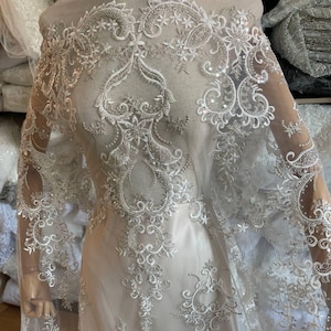 Koronkowa tkanina w kolorze kości słoniowej w stylu barokowym, luksusowa koronka ślubna, ozdobna koronkowa tkanina ślubna, elegancka haftowana koronka na suknię ślubną