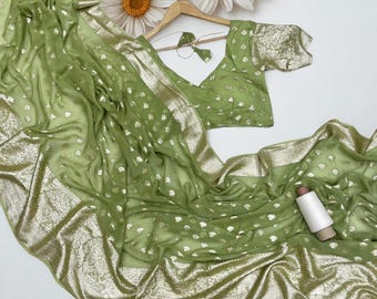 Sari de georgette de viscosa con borde tejido de zari dorado: Sari indio para bodas y festividades para mujeres