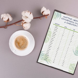 Druckbare Häkelnadeln, Stricknadeln Umwandlung, Garnvorrat, Gewichts- und Längentabellen. Tropische Blätter Motiv. Sofortiger Download.
