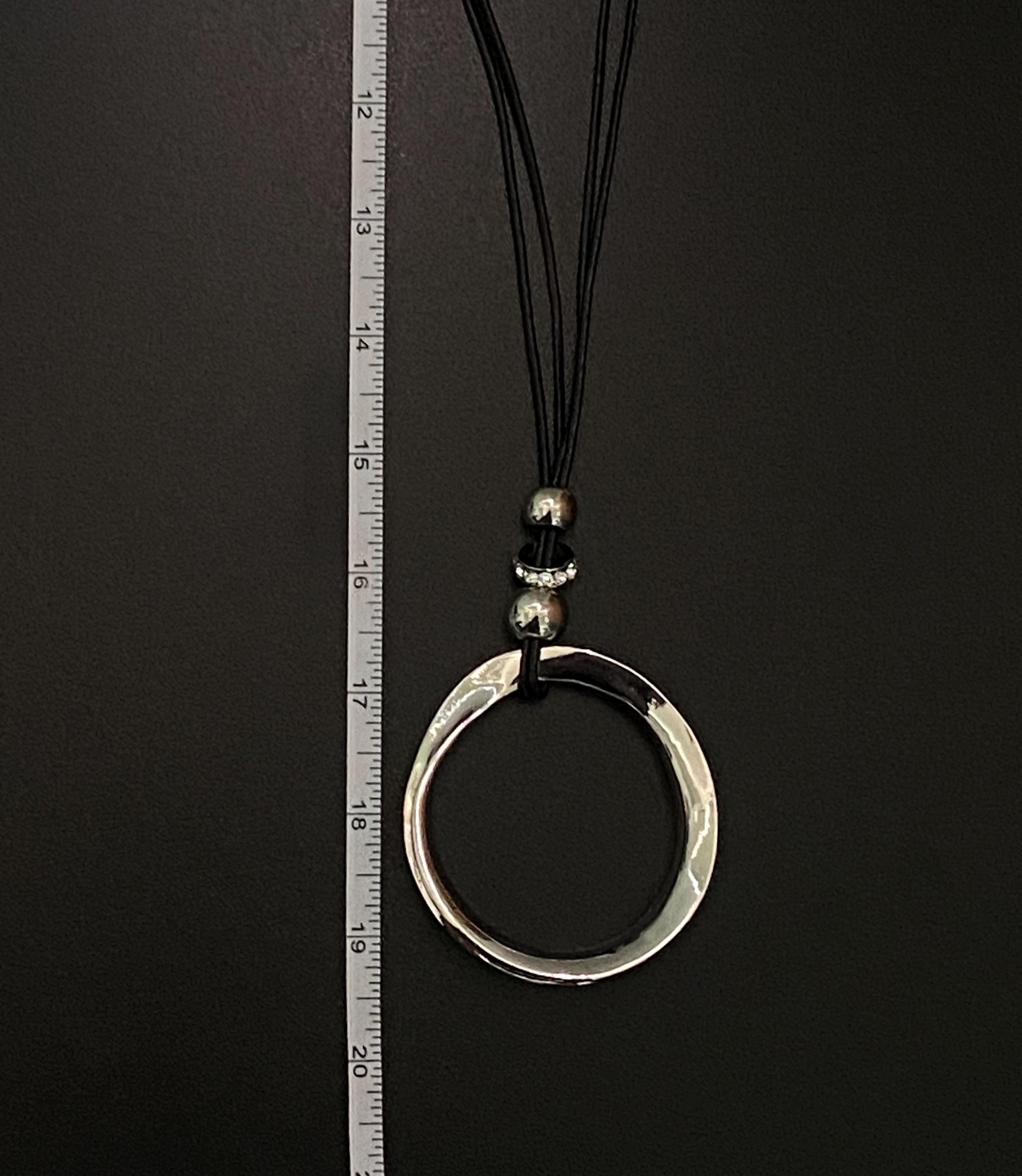 シルバーサークルペンダントネックレス | ブラックレザーコード 