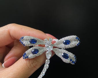 Blue Crystal Dragonfly Brooch – Elegant Insect Pin Jewelry – Rhinestone Bug Brooch Gift for Women