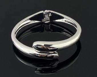 Silvertvinnat Manschettarmband – Minimalistiskt Öppet Armband