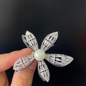 Crystal Flower Brooch with Pearl - Rhinestone Flatback Crystal Pin - Silver Brooch - Wedding Accessory