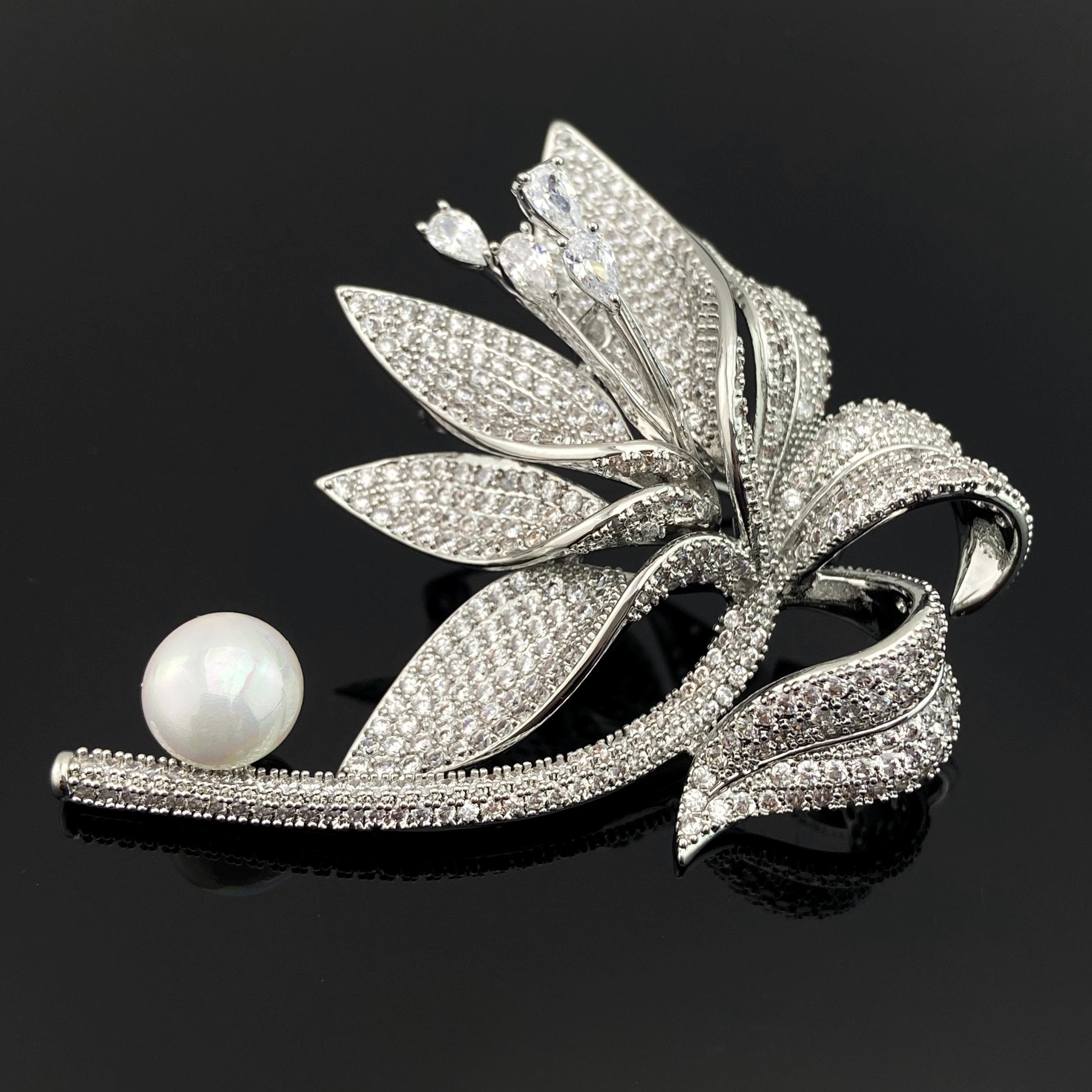 Spilla con fascia ovale grande in cristallo Swarovski, gioiello da sposa per matrimonio, San Valentino, festa della mamma, damigella d'onore, madre della sposa, regalo straordinario. - Italia