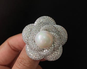 Spilla Grande Rosa Con Cristalli Austria E Dettagli Oro - Elegante E