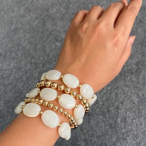 Vitt & Guldfärgat Pärlarmbandsset: Boho Chic Stretch Stack