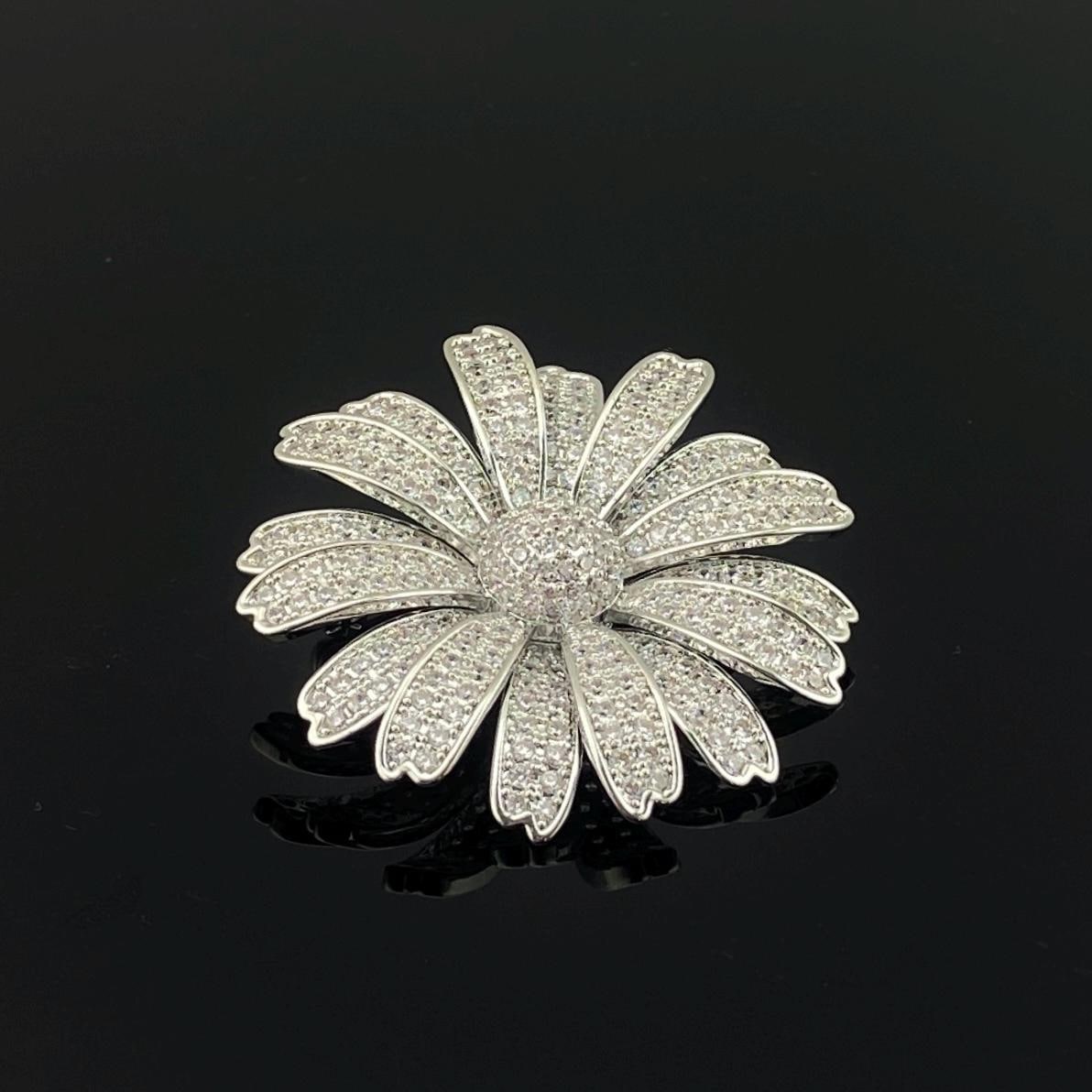 Broche Fleur Cristal Strass Et Perles - Neuve Avec étiquettes, Bijou Fantaisie Pour Femme