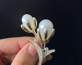 Gold Flower Pearl Brooch – Rhinestone Floral Pin, Vintage Style