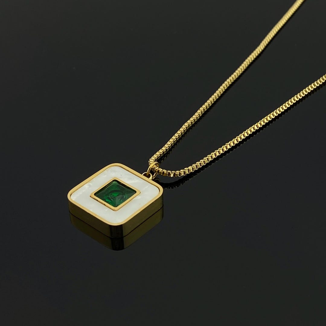 グリーンストーン付きゴールドスクエアペンダントネックレス - Etsy 日本