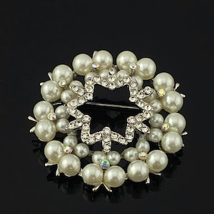 Pearl Star Brooch: Crystal Rhinestone Starburst Pin - Vintage Style